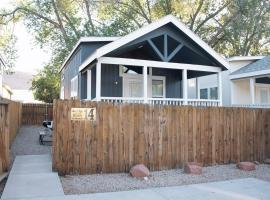 Portal Overlook Cabin #14, σαλέ σε Moab