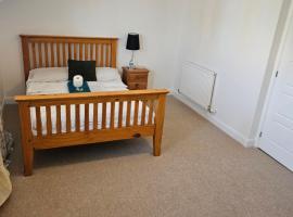 Very Large King bedroom- Dartford Central, hotel en Dartford
