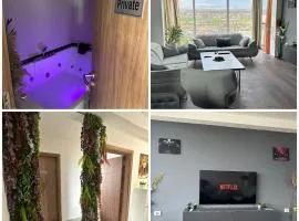 Luxury Jacuzzi Apartment City View Free Parking