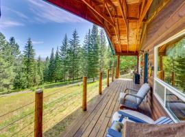 Joseph में, होटल Pet-Friendly Cabin on 10 Acres in Joseph Private!