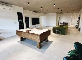 Modern 265m2 Flat BBQ Pool Gym