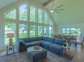 Country Hilltop Retreat Near KC & Overland Park
