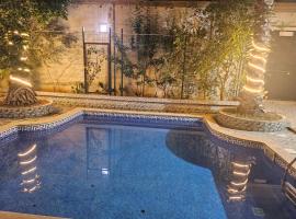 Villa bouisville ain el turk oran, hotel v destinaci Trouville