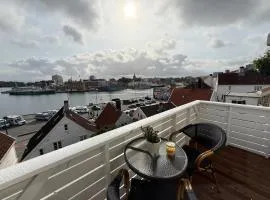 Panoramic Sea-view with balcony city centre