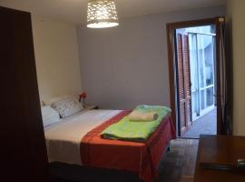 Habitación "Norte" con baño privado al fondo - 3B, δωμάτιο σε οικογενειακή κατοικία σε Σάλτο