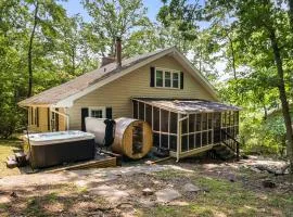 Cozy Retreat - Sauna Hot Tub & Game Room in VA