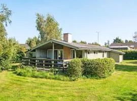 6 person holiday home in Glesborg-By Traum