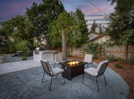 Clovis Retreat Hottub & Firepit، فندق في كلوفيس