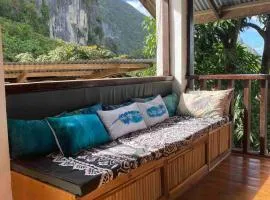 Cozy 2 bedroom Unit, Free gym use, Kitchenette