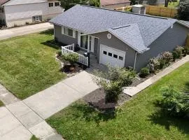 Private Home - Entire House - Ranch - Hot Tub - Pets Welcome - 2 King Beds - Kids Welcome - Fenced Yard - Free Wifi - Quiet Neighborhood