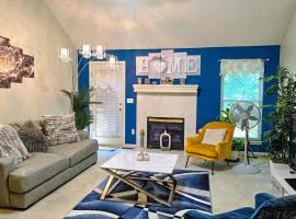 Beautiful Townhome, 11 minutes to Downtown, KCMO.