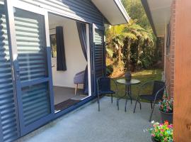 Six Kamahi Guest Studio