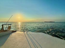 Oceanview Retreat with 60ft Seawall, hotel a Cudjoe Key
