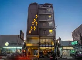 Yellow Star Gejayan Hotel