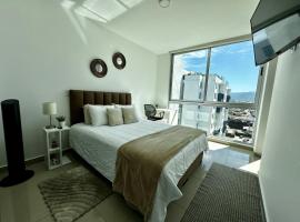 Luxury 12th Floor Apartment with Views - Downtown San Jose Pool and Gym, hotel com piscina em San Jos&eacute;
