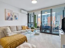 Little Bay Haven-Stylish Coastal Apartment