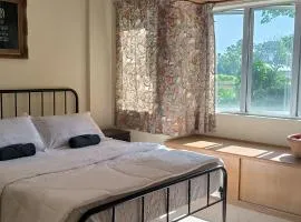 ANHAAZ Lakefront Retreat