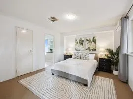 Beaufort Retreat - 4BR Family Stay - Hyde Park