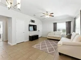 Luxury Home Mins to JPS, Medical City, Historic District, Zoo, Water Garden