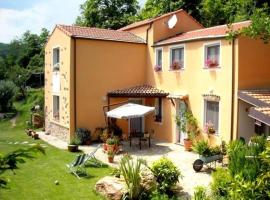 Woodland Escape with Pool, Hotel in Carbuta