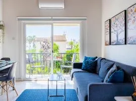 Lazuli Stylish 1-BR Apt W Pool & Balcony in Larnaca