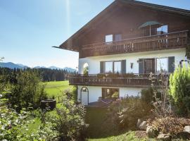 Alpiner Aufenthalt mit Balkon in Steingaden, hotelli kohteessa Steingaden