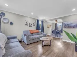 Brooklyn Townhome 9 Miles to Downtown