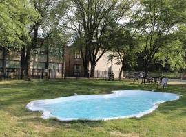 Travelodge by Wyndham Trois-Rivieres, hotel di Trois-Rivières