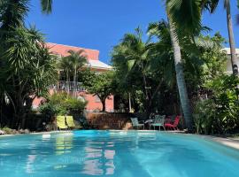 Villa KazAlizés avec Piscine et Jardin Saint Leu, hotel in Saint-Leu