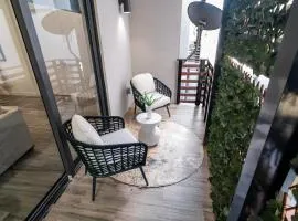 2BR Miami Condo - Near Marina & Attractions
