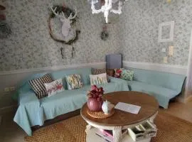 22 La Maisonette
