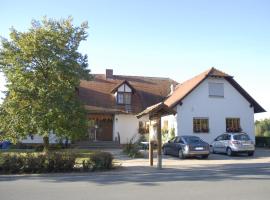 Gasthaus-Pension Hofmann, vendégház Oberdachstetten városában