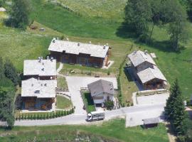 Chalet-village situated in a quiet area, hotel a Antey-Saint-André