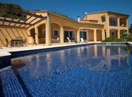 Roquebrun Villa with Pool, hôtel à Roquebrun
