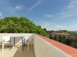 Small building with 4 apartments close to the beach