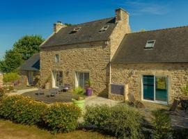 Peaceful Holiday Home in Plouguin with Indoor Pool, Hotel in Plouguin