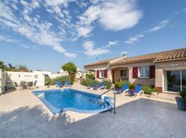 Villa in Escales with Private Pool, Hotel in Escales