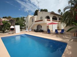Miquel - pretty holiday property with garden and private pool in Moraira，莫萊拉的飯店