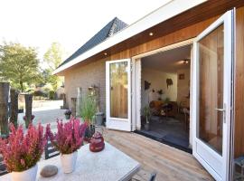 Stylish Holiday Home Near Sea, дом у озера в аренду в городе Камперланд