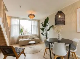 Pleasant holiday home in Vrouwenpolder with garden