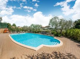 Boutique Cottage in Poggibonsi with Pool, hotel in Poggibonsi