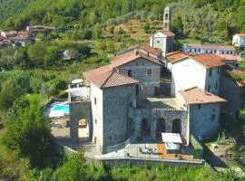 Flat with heated hot tub and shared pool