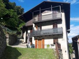 Casa Tecla, bright apartment in a single house, hotel a Tenno