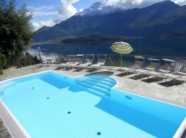 Wonderful flat with swimming pool, lift and garden, hotel in Gravedona