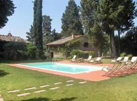 Cosy holiday home in Tuscany with shared swimming pool