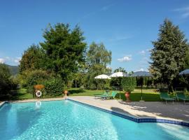 Luxurious, cozy apartment with pool near Cortona in Tuscany versatile, hotel i Cortona