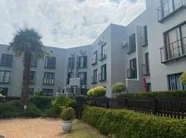 Modern Sea and Mountain View Apartment - Gordon's Bay