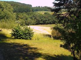 Charming holiday home with natural garden in Kaltennordheim-Thuringia, hotel di Unterweid