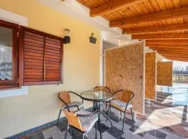 Beautiful Apartment in Jasenice near Sea