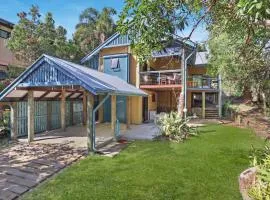 Straddie Hideout - Sleeps 9 - Pet Friendly